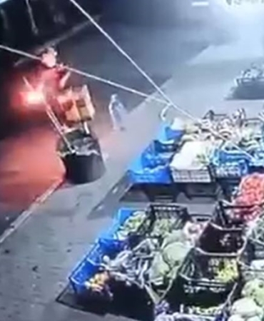 Küçükçekmece’de markete molotoflu saldırı