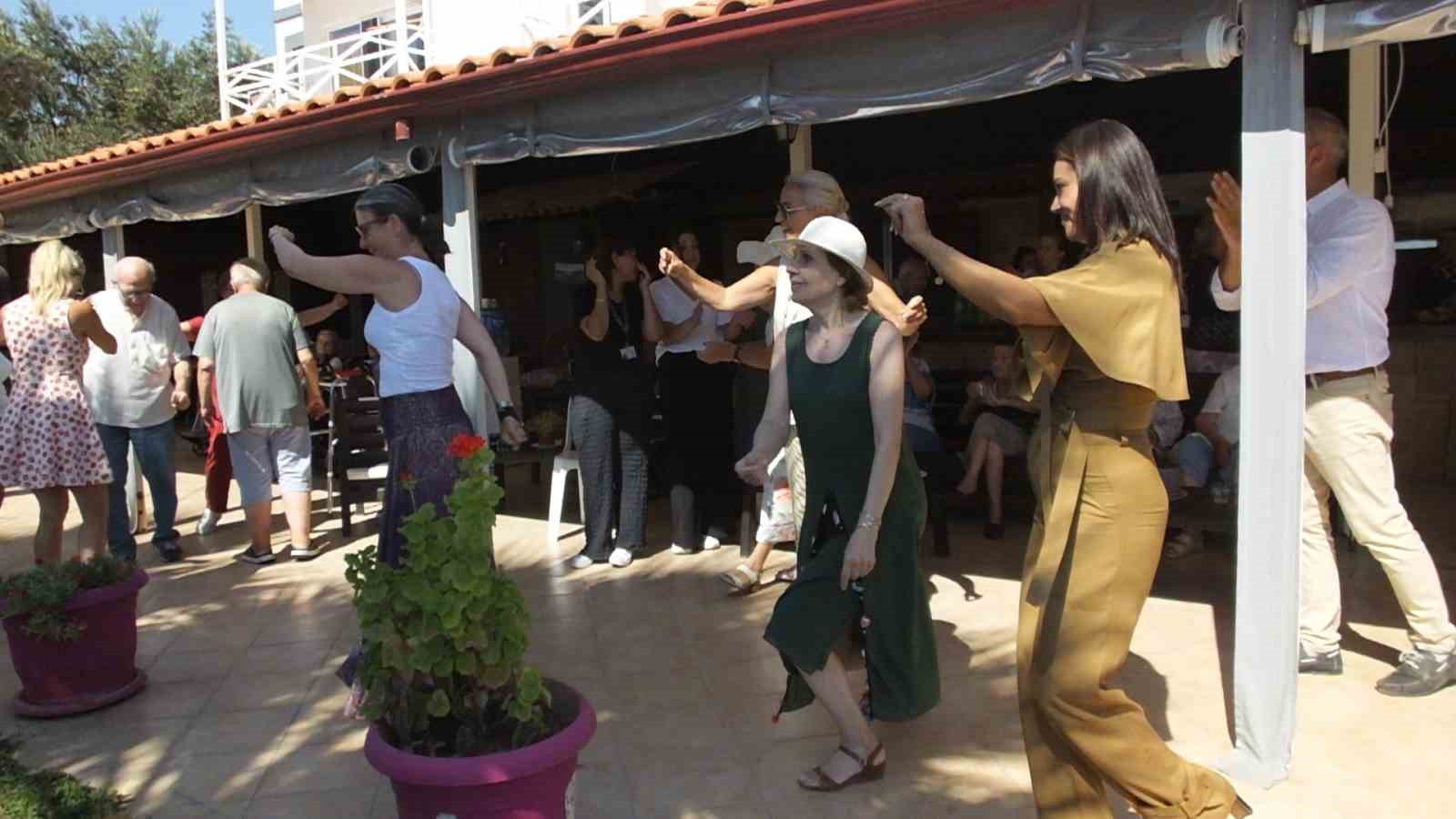 Balıkesir’de huzurevi sakinleri için eğlence düzenlendi