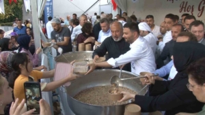 Kağıthane Belediyesi 20 binden fazla kişiye aşure dağıttı