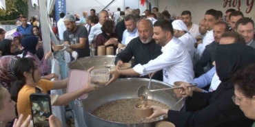 Kağıthane Belediyesi 20 binden fazla kişiye aşure dağıttı