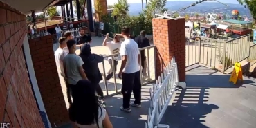 Arap turistten 4 fotoğraf için 2 bin 400 TL istediler, şoför karşı çıkınca burnunu kırdılar