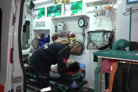 Yardım için yola çıkan baba-oğul kaza yaptı