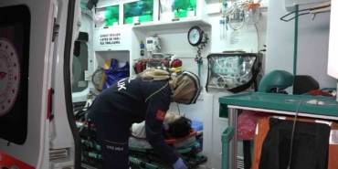 Yardım için yola çıkan baba-oğul kaza yaptı