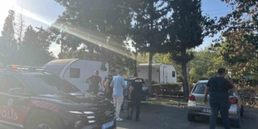 Kendisine küfreden arkadaşını silahla vurdu
