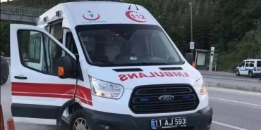 Kontrolden çıkan motorlu bisiklet devrilirken, sürücüsü yaralandı