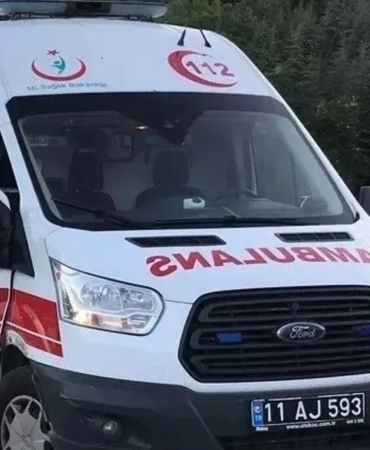 Kontrolden çıkan motorlu bisiklet devrilirken, sürücüsü yaralandı