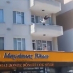 4. kattan atladı, sundurmanın üzerine düşerek yaralandı