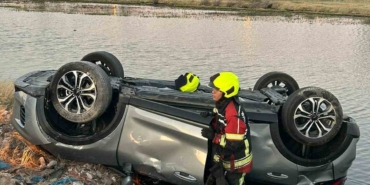 Yol dışına savrulan otomobil takla attı, sürücü kayıp