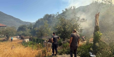 Sakarya’da alevlere müdahale sürüyor: Nuruosmaniye Mahallesi boşaltıldı