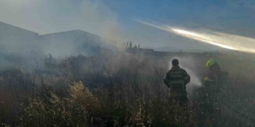 Bandırma’da farklı noktalarda çıkan yangınlar söndürüldü
