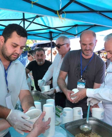 Başkan Şadi Özdemir’den aşure ikramı