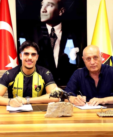 İstanbulspor, genç stoperi renklerine bağladı