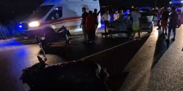 Burhaniye’de otomobil ters yönde gelen at arabasına çarptı: 2 yaralı