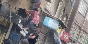 Bursa’da evde çıkan yangında alevlerin arasında kalan kadını mahalleli kurtardı