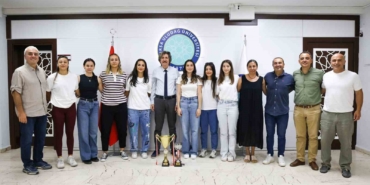 BUÜ Kadın Hentbol Takımından çifte şampiyonluk