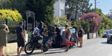 Alkollü kadın sürücünün kullandığı araç bahçe duvarına çarparak durabildi