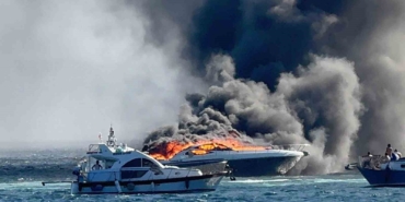 Erdek açıklarında lüks yat alev alev yandı