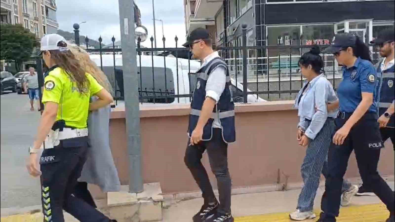 Çınarcık’ta yazlıklardan milyonluk vurgun yapan 2 kadın hırsız yakalandı