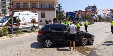 Bursa’da iki araç kafa kafaya çarpıştı: 4 yaralı