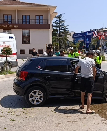 Bursa’da iki araç kafa kafaya çarpıştı: 4 yaralı
