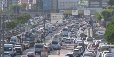 İstanbul’da haftanın ilk mesai gününde trafik yoğunluğu yaşanıyor