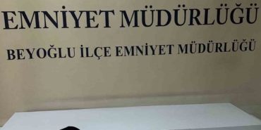 Beyoğlu’nda motosikletli saldırganlar, mobilyacıya kurşun yağdırdı: O anlar kamerada