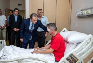 Avcılar’da gittiği olay yerinde yaralanan polise Emniyet Müdürü Yıldız’dan ziyaret