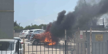 Bandırma’da hastane otoparkında araç yangını
