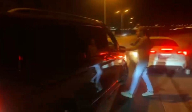 İstanbul’da polisten seyir halindeki araca düzensiz göçmen operasyonu