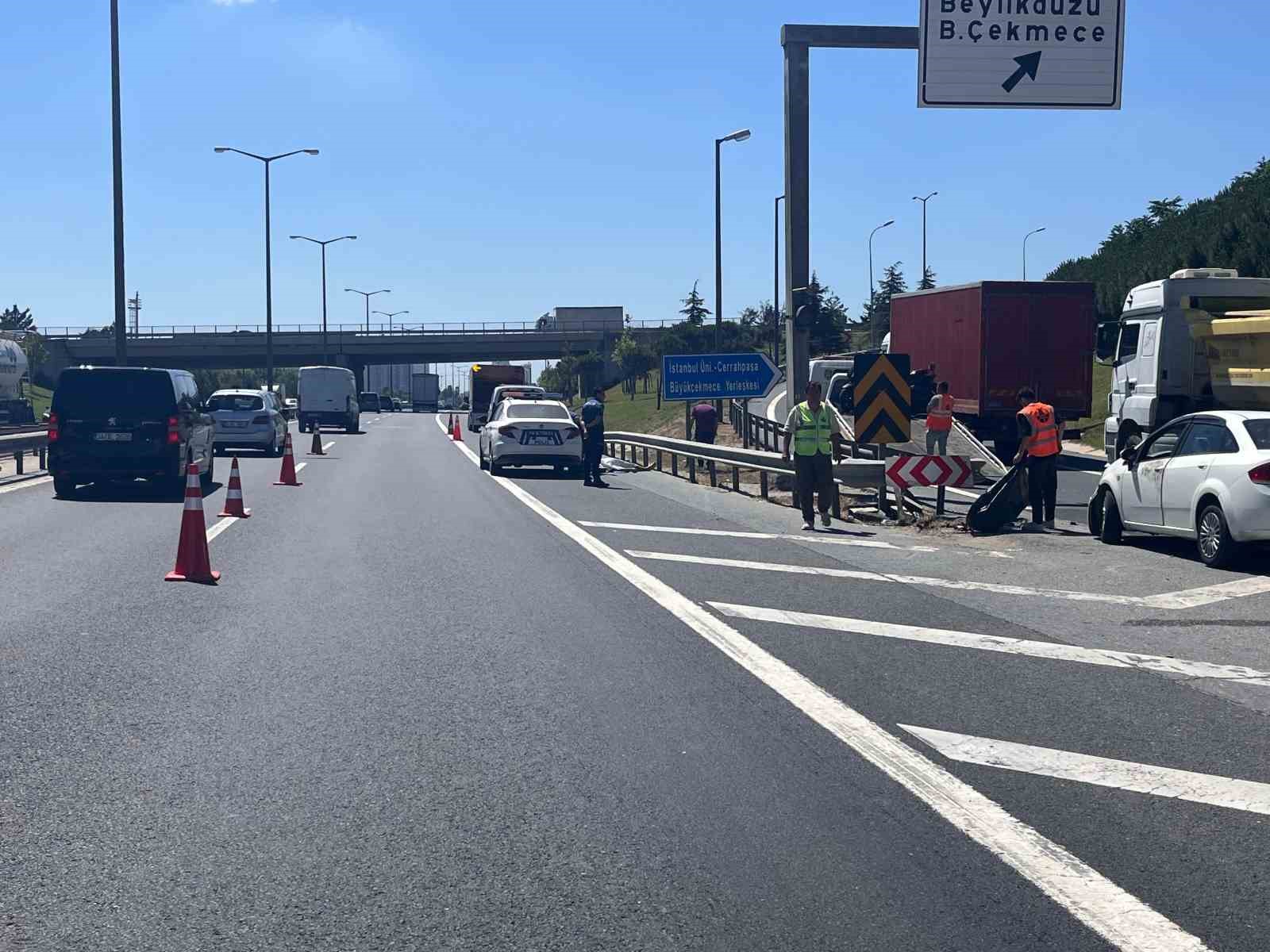 TEM Otoyolu’nda araçla motosiklet kaza yaptı: 1 ölü