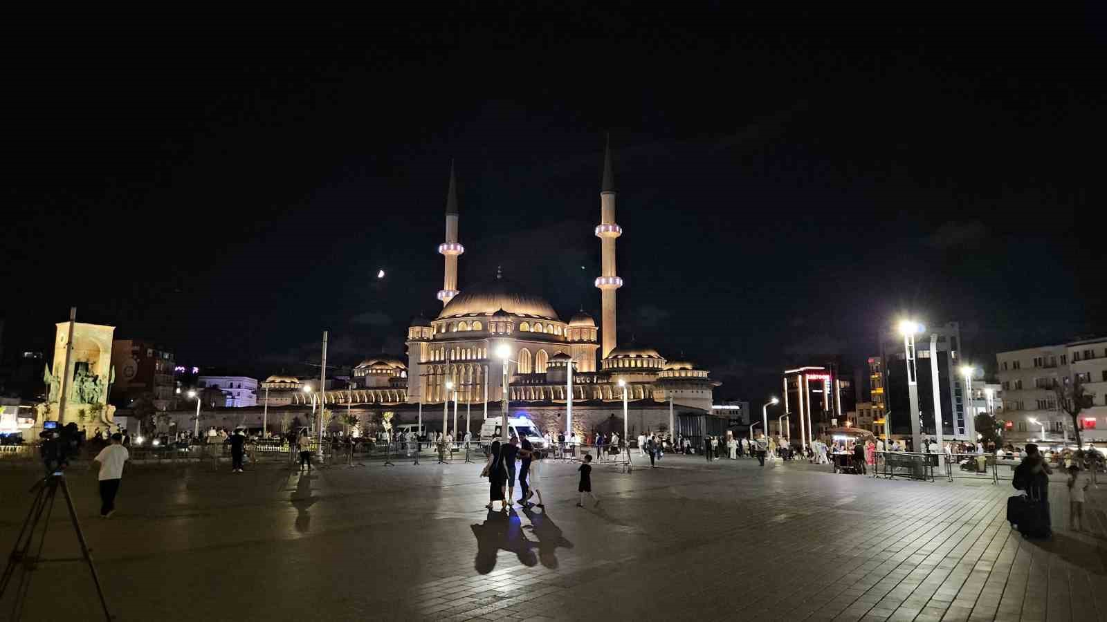 Türkiye genelinde 90 bin camide kuraklık, doğal afetler ve şehitler için dualar edildi