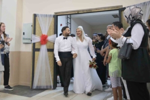 Esenyurt’ta Roman çiftlere düğün havasında toplu nikah töreni