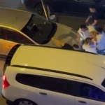 Trafikte tartıştığı sürücüyü iki aracın arasına sıkıştırıp darp etti