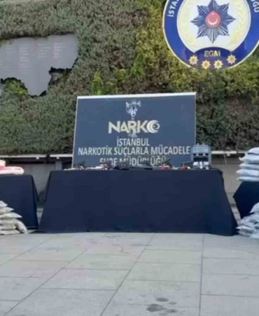 İstanbul merkezli 6 ilde ve Norveç’teki operasyonda ele geçirilen uyuşturucu emniyette sergilendi