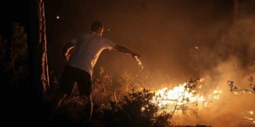 Pet şişelerle alevlere karşı mücadele