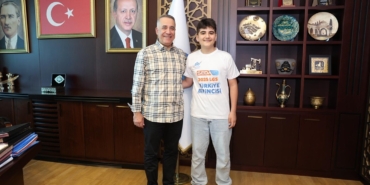 Sultangazili gençlerden büyük başarı: 2 LGS birincisi Başkan Dursun’u ziyaret etti