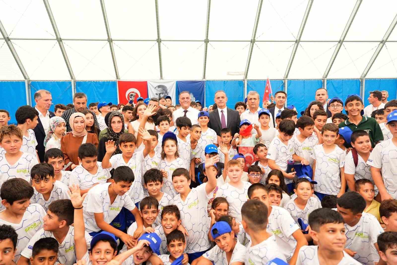 Sancaktepe’de Safa Tepesi Spor Tesisi yenilenen yüzüyle hizmete açıldı