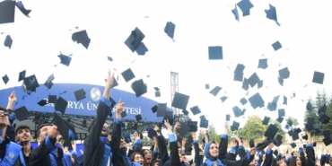 Sakarya Üniversitesi’nde mezuniyet coşkusu