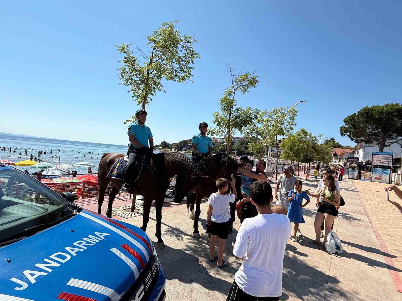 Atlı jandarma timleri orman yangınlarına ve boğulmalara karşı görevde
