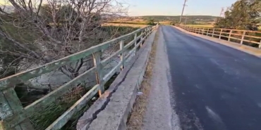 Her araç geçtiğinde beşik gibi sallanıyor