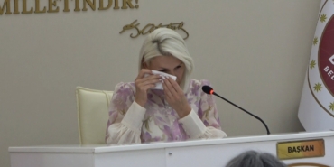 AK Parti ve MHP’den destek alan CHP’li başkan gözyaşlarını tutamadı
