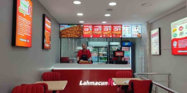 Dededen öğüdü aldı, 2 lahmacun ve ayranı 99 TL yaptı