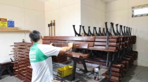 Sultangazi Belediyesi kent mobilyalarını kendi üretiyor