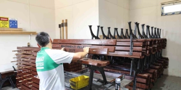 Sultangazi Belediyesi kent mobilyalarını kendi üretiyor