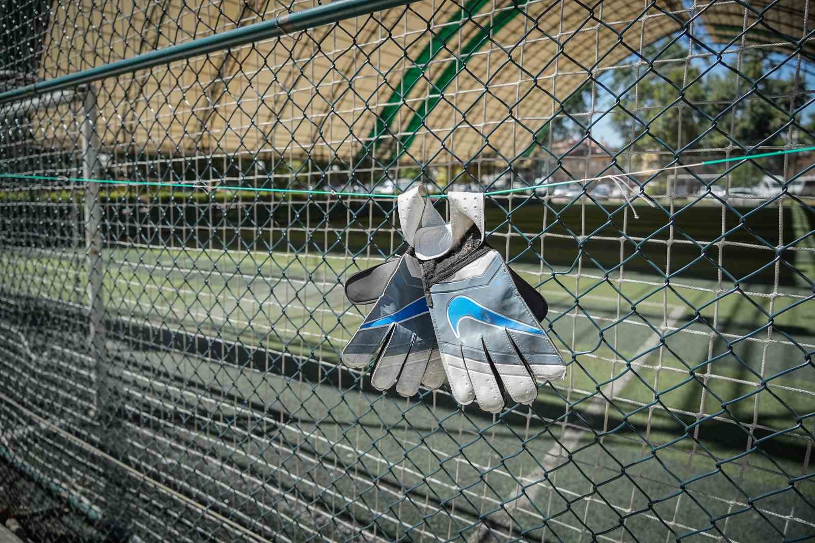 Tarihi spor kulübünü mahkeme kararı beklenmeden boşalttılar