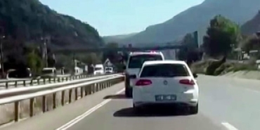 Sirenleri umursamayıp, orman yangına giden ekibe yol vermemişti: O sürücüye ceza kesildi