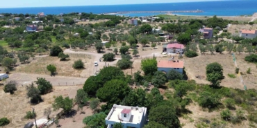 Ezan sesini duyabilmek için köydeki evinin çatısına sistem kurdu