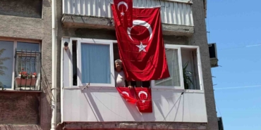 Piyade Sözleşmeli Er Ahmet Gültekin’in evi Türk bayraklarıyla donatıldı