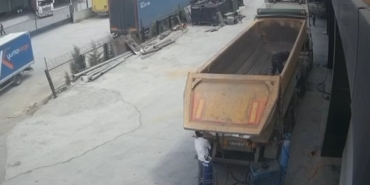 Tır şoförünü hayattan koparan korkunç olay kamerada