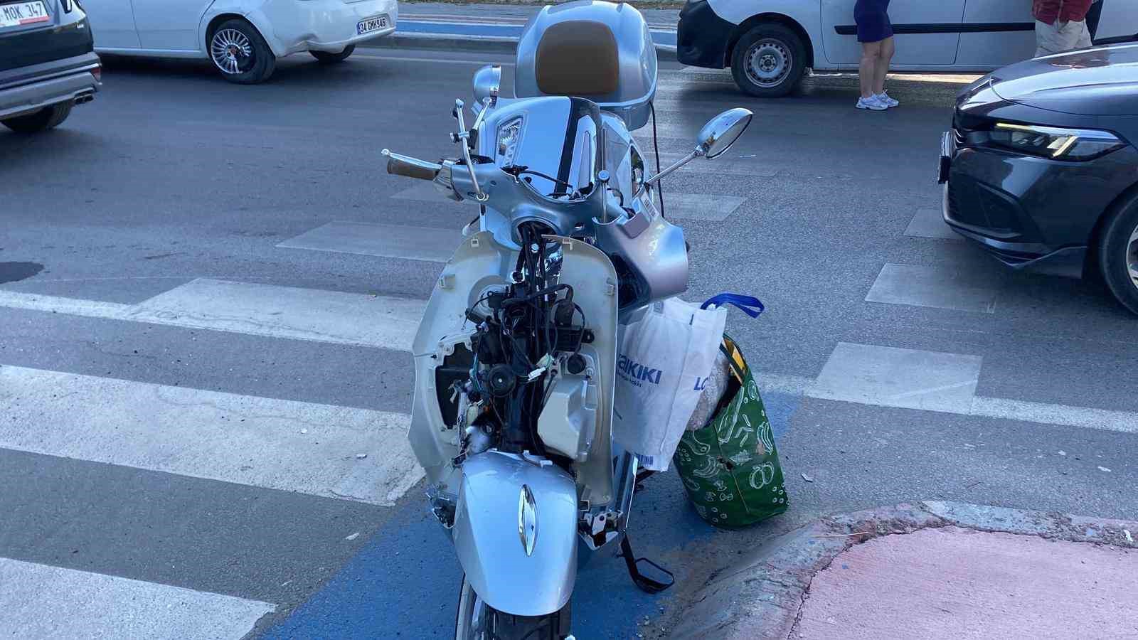 Otomobil ile çarpışan motosikletli ağır yaralandı